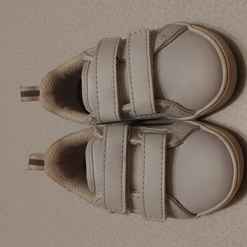 COPY - Girls New Tennis shoes size 3